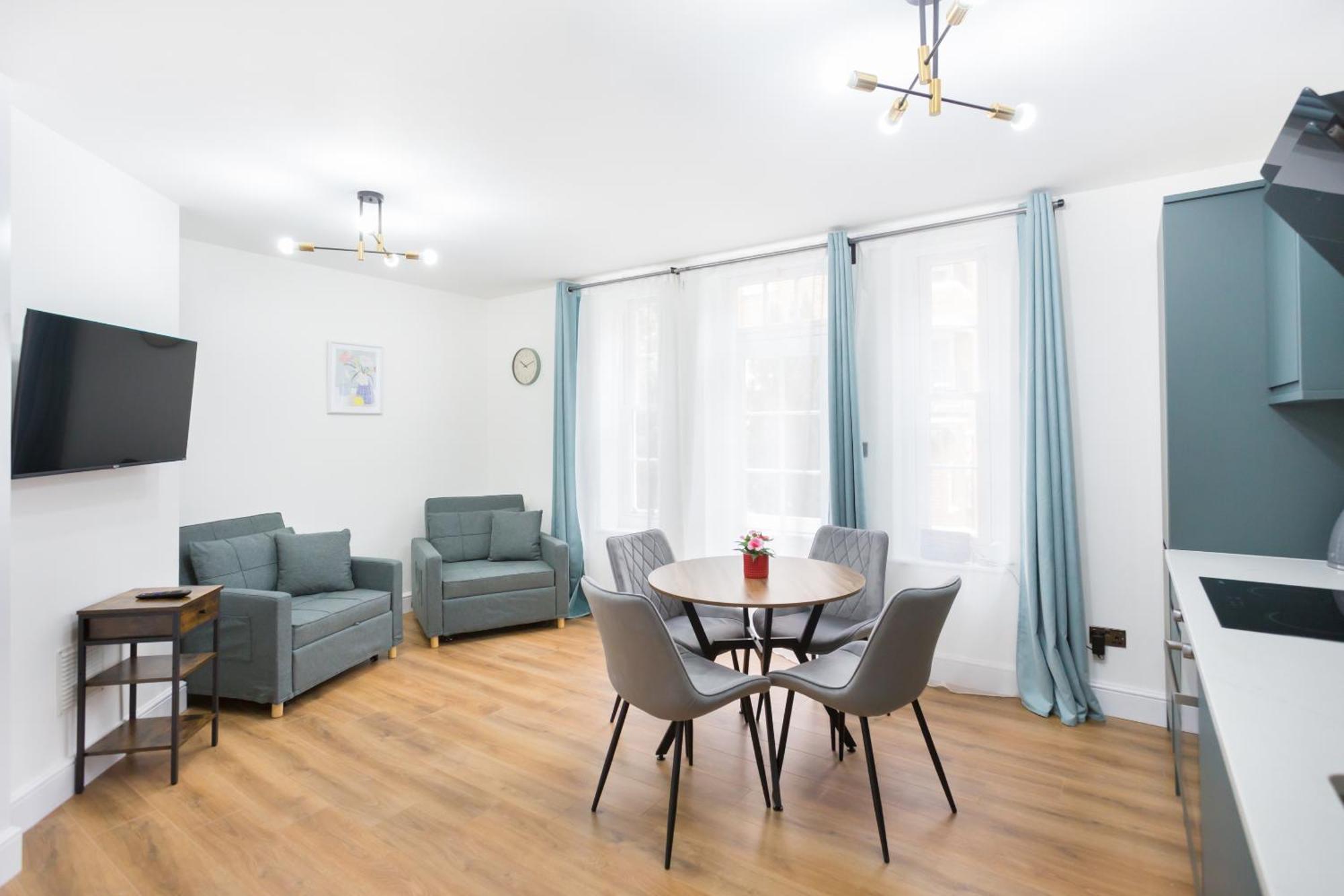 City Centre One Bedroom Apartment Next To Station, Newly Renovated لندن المظهر الخارجي الصورة