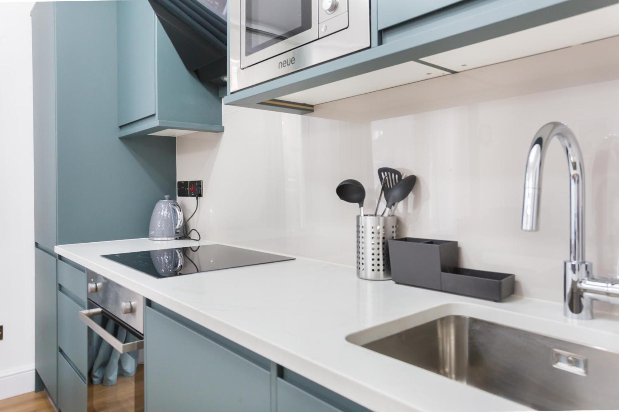 City Centre One Bedroom Apartment Next To Station, Newly Renovated لندن المظهر الخارجي الصورة